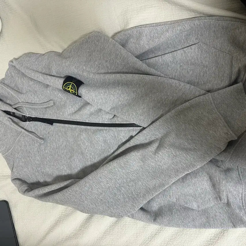 [SOLD OUT] 스톤아일랜드21ss 후드집업 2xl