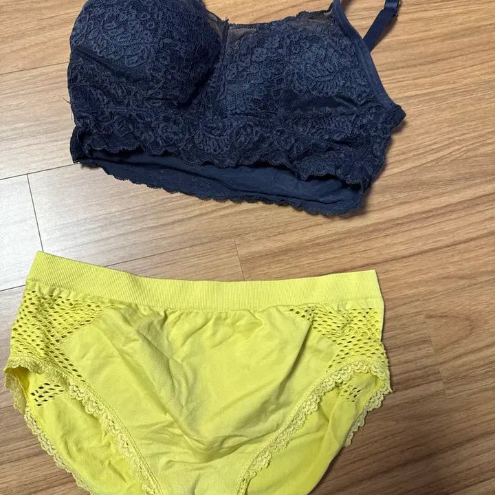 [BUNJANG] Unspecified Bra and Panty Bundle Set / 브라 팬티 일괄