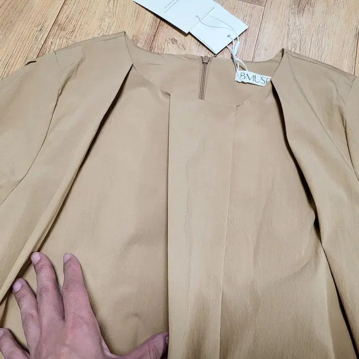 [BUNJANG] B.MUSE Venue Beige Vercro Maxi Dress / 비뮤즈(B.MUSE) 베뉴엣 베이지 벨르크원피스 롱기장 프리사이즈 새상품