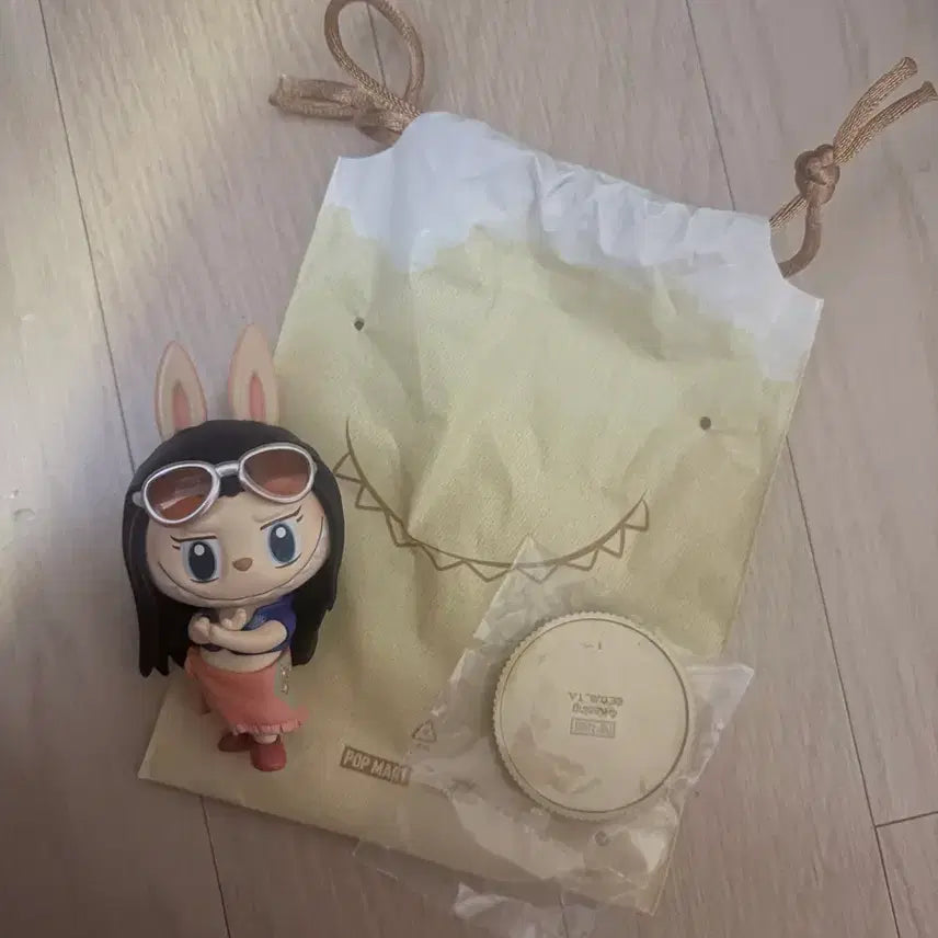 [BUNJANG] Pop Mart Robin Figure / 팝마트 원피스 로빈 피규어