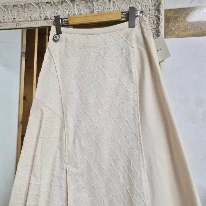 [BUNJANG] Mine Ivory Quilting Long Skirt / 마인 mine 아이보리 퀼팅 스커트