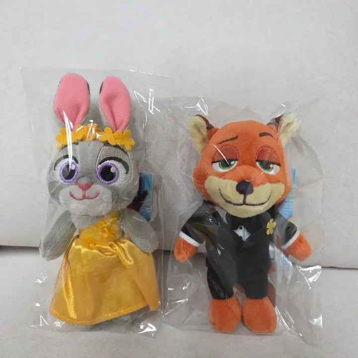 [BUNJANG] Zootopia CGV Nick &amp; Judy Tuxedo &amp; Dress Doll Keyring Set / 주토피아 CGV 턱시도 닉&amp;드레스 주디 인형 키링 세트 새상품