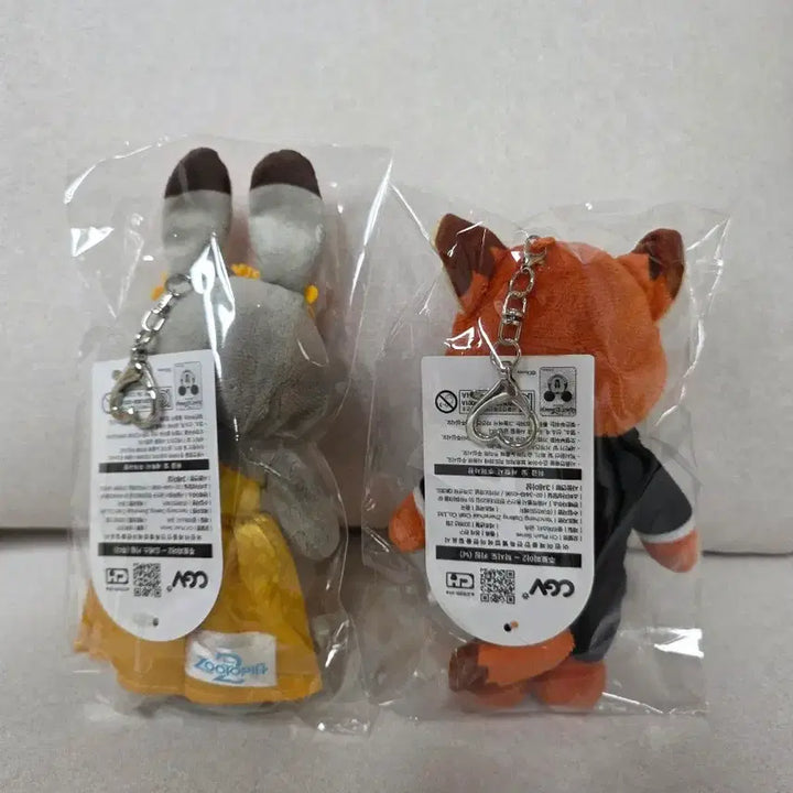 [BUNJANG] Zootopia CGV Nick &amp; Judy Tuxedo &amp; Dress Doll Keyring Set / 주토피아 CGV 턱시도 닉&amp;드레스 주디 인형 키링 세트 새상품