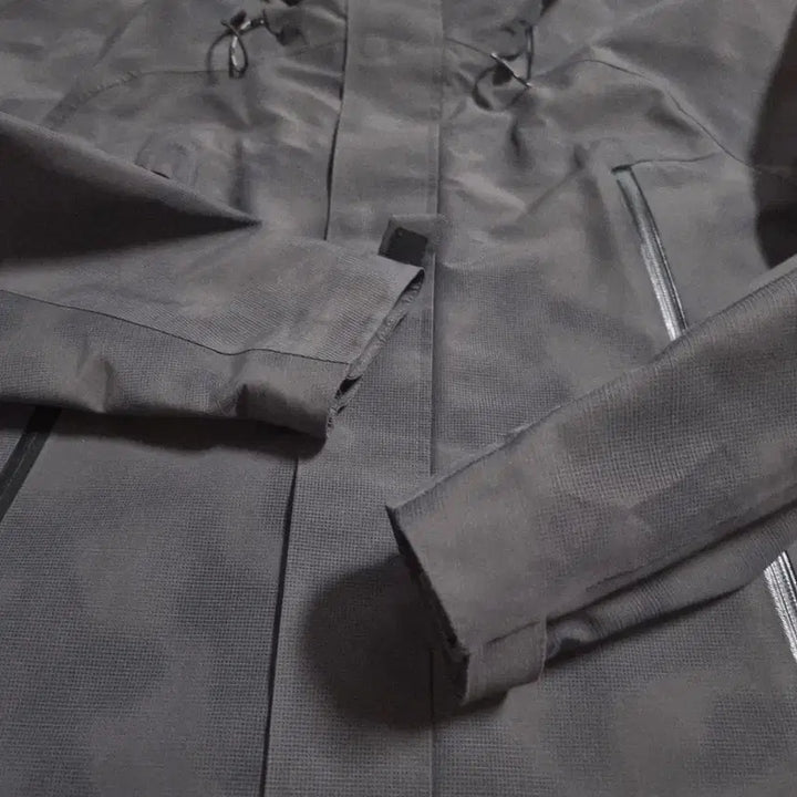 [BUNJANG] New Era NE-TECH Two-in-One Windbreaker Jacket / 뉴에라 NE-TECH 투인원 바람막이 자켓 딥그레이 사이즈 100