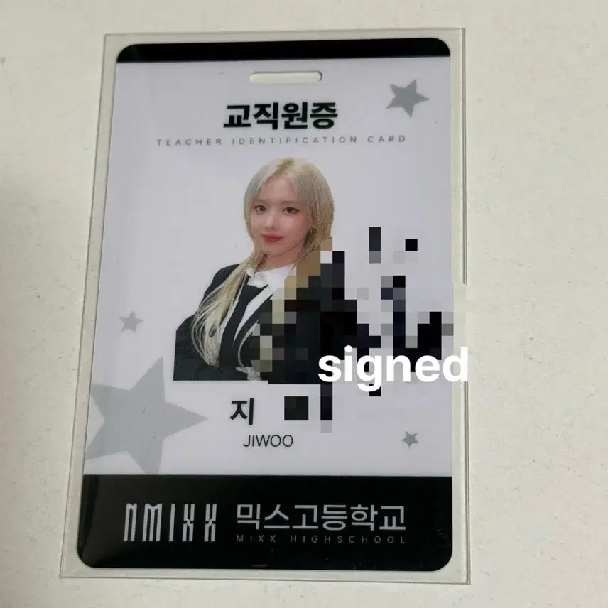 [BUNJANG] NMIXX Jiwoo Makestar Staff ID Photocard Signed / 엔믹스 지우 교직원증 메이크스타 당첨자 싸인 포카 포토카드 멬스