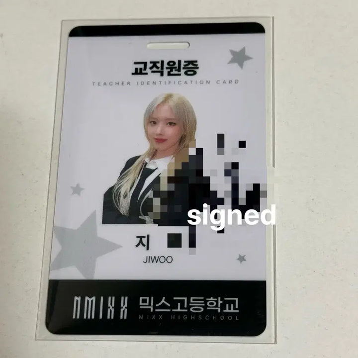 [BUNJANG] NMIXX Jiwoo Makestar Staff ID Photocard Signed / 엔믹스 지우 교직원증 메이크스타 당첨자 싸인 포카 포토카드 멬스