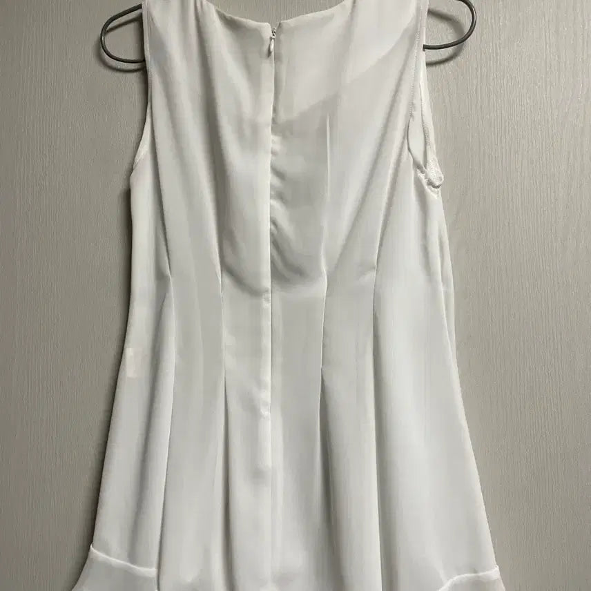 [BUNJANG] White Chiffon Blouse with Ruffle Detail (Free Size) / 화이트 쉬폰 블라우스 프릴 F