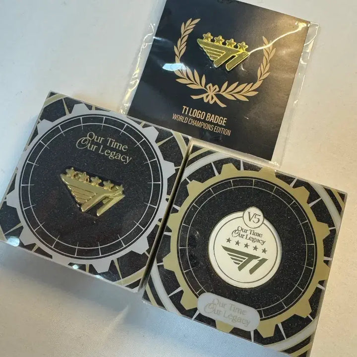 [BUNJANG] T1 Worlds Edition Logo Badge / T1 티원 로고 배지 월드 챔피언 월즈 에디션
