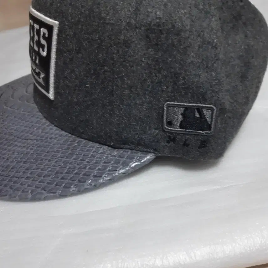 [BUNJANG] MLB New York Yankees Snapback Cap Gray / 정품)MLB뉴욕 양키즈 스냅백 모자 회색