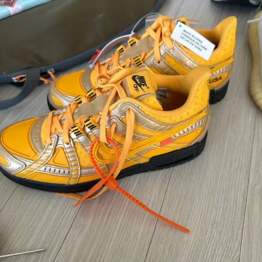 [BUNJANG] Nike Off-White Rubber Dunk Gold Sneakers / 나이키 x 오프화이트 러버덩크 골드 270
