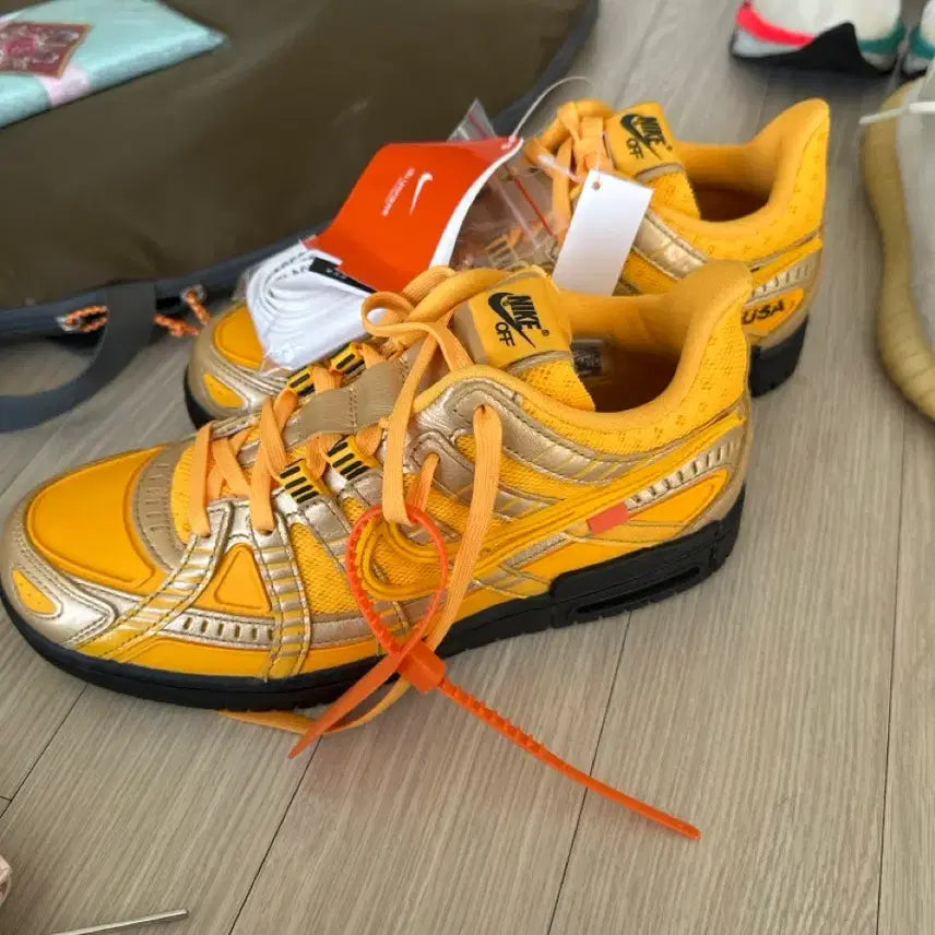 [BUNJANG] Nike Off-White Rubber Dunk Gold Sneakers / 나이키 x 오프화이트 러버덩크 골드 270