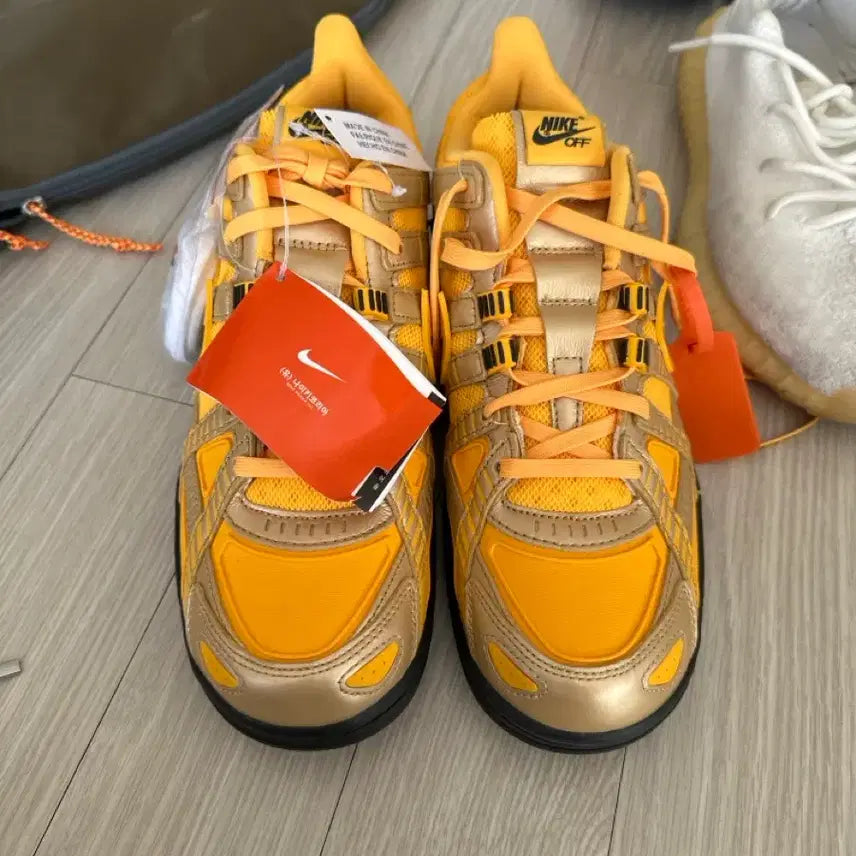 [BUNJANG] Nike Off-White Rubber Dunk Gold Sneakers / 나이키 x 오프화이트 러버덩크 골드 270