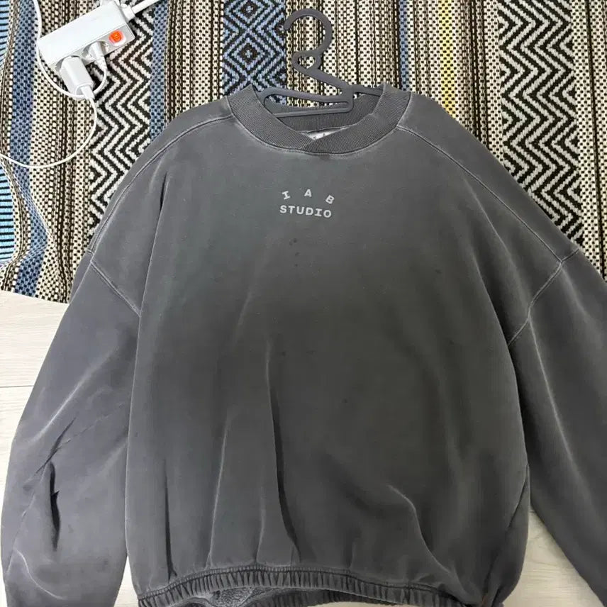 [BUNJANG] IAB Studio Pigment Sweatshirt / [교신가능]아이앱 스튜디오 피그먼트 맨추맨