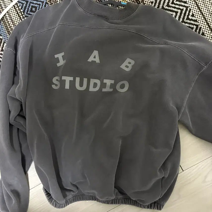 [BUNJANG] IAB Studio Pigment Sweatshirt / [교신가능]아이앱 스튜디오 피그먼트 맨추맨