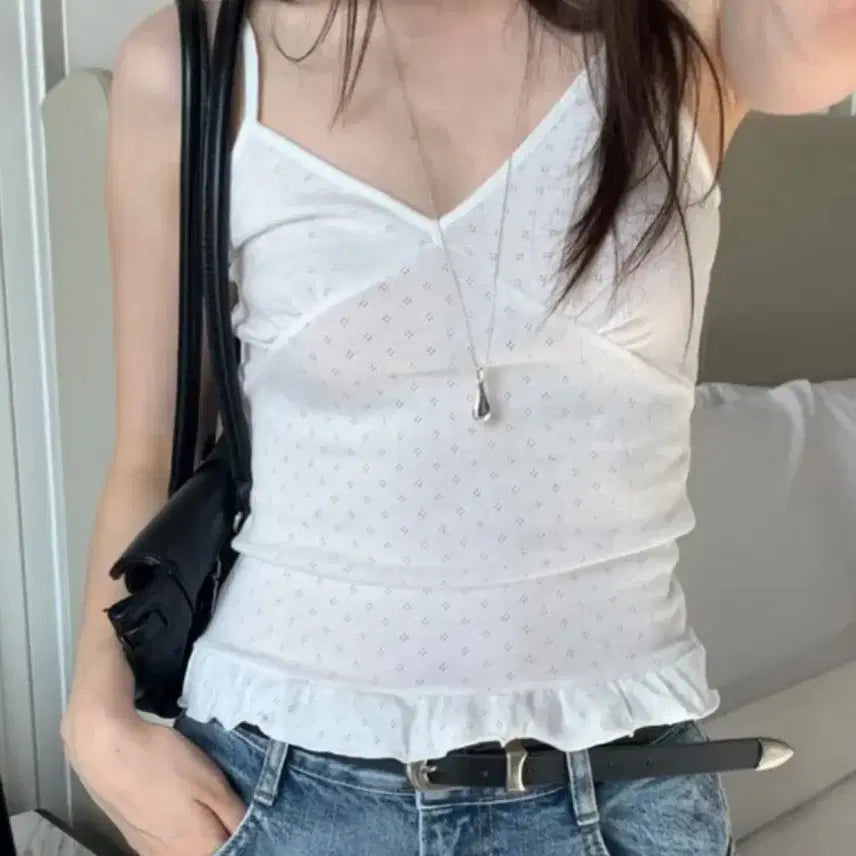 [BUNJANG] Punch Frill Sleeveless Top / 펀칭프릴나시탑