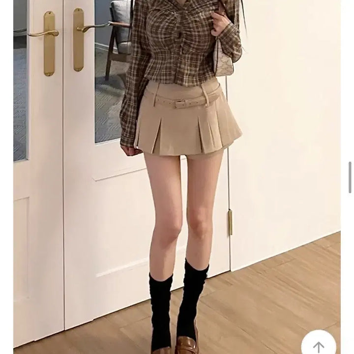 [BUNJANG] Modenrobe Modifit Shring Check Crop Slim Shirt / [모던로브/모디핏] 셔링 체크 크롭 슬림 셔츠 브라운