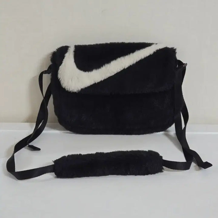 [BUNJANG] Nike NSW Futura 365 Pouch Bag Black / 나이키 NSW 퓨추라 365 포우 퍼 백 블랙