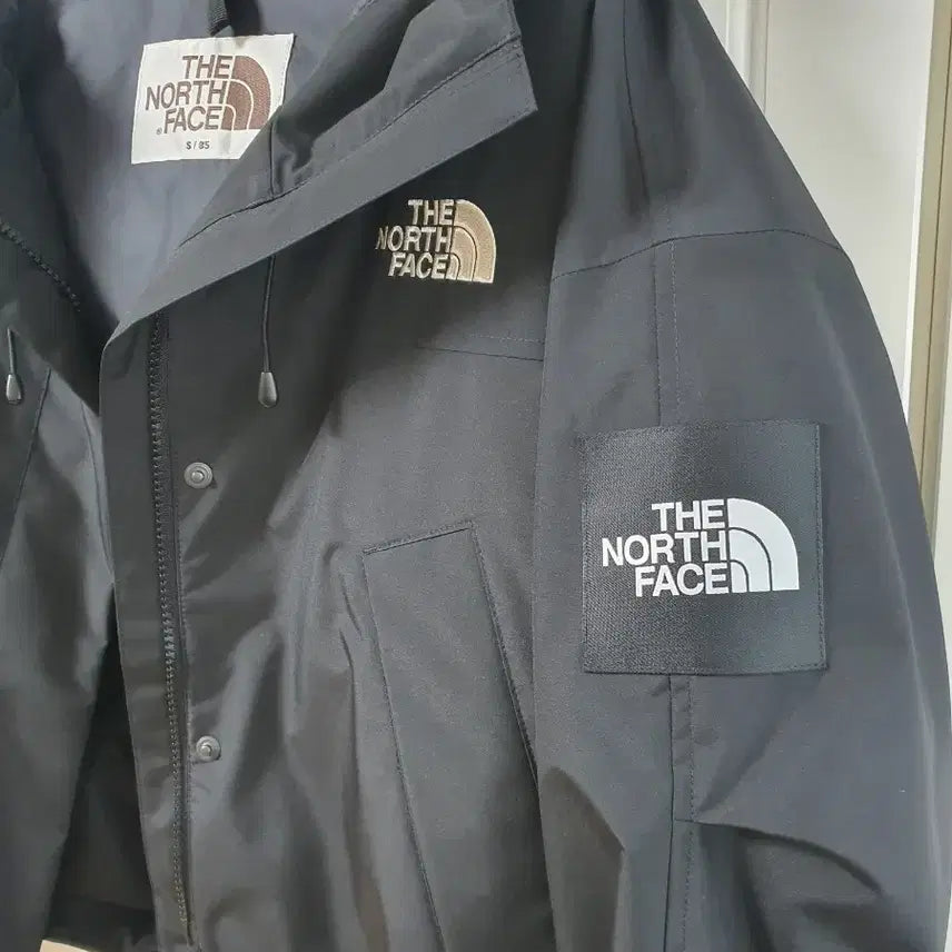[SOLD OUT] 노스페이스 여성 크롭 바람막이 자켓 블랙 S