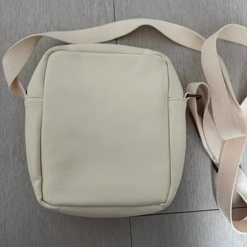 [BUNJANG] Kori Rakuma Crossbody Bag / 코리락쿠마 크로스백