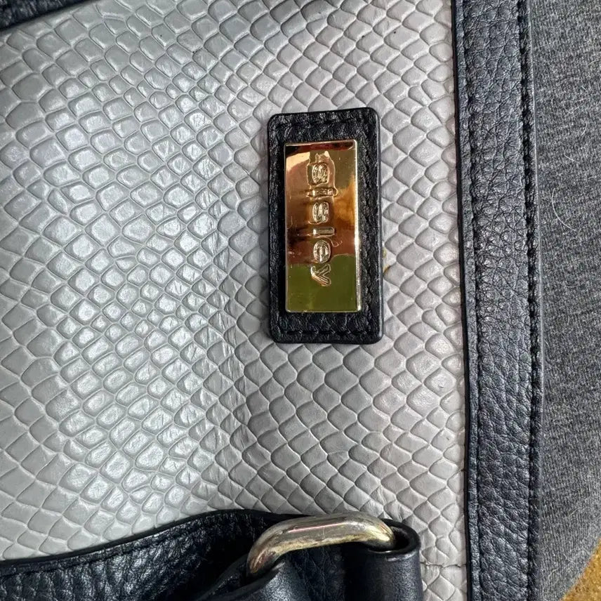 [BUNJANG] Sisley Gray Snake-Embossed Tote Bag / 시슬리 회색 뱀피 토트백