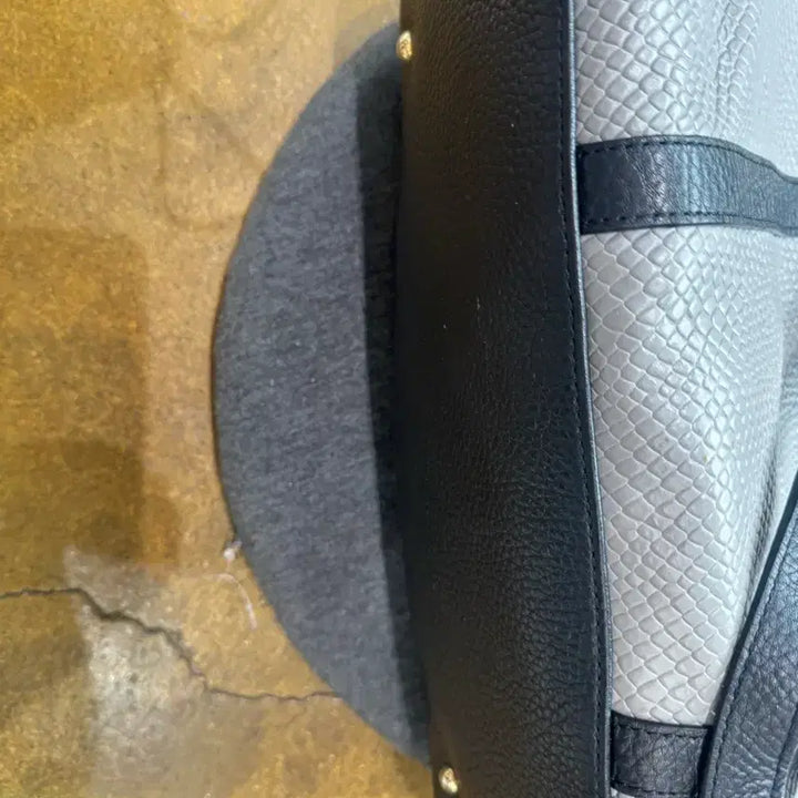 [BUNJANG] Sisley Gray Snake-Embossed Tote Bag / 시슬리 회색 뱀피 토트백