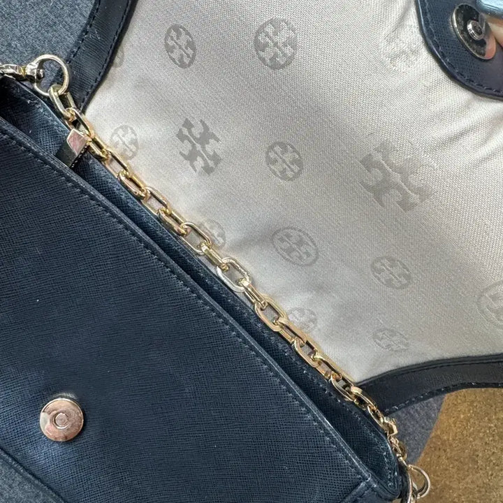 [BUNJANG] Tory Burch Leather Chain Crossbody Bag / 토리버치 블랙 레더 체인 크로스백