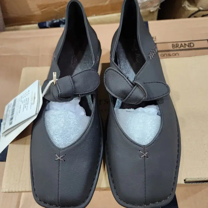 [BUNJANG] Thursday Island Mary Jane Shoes / 써스데이아일랜드 리본포인트스티치메리제인