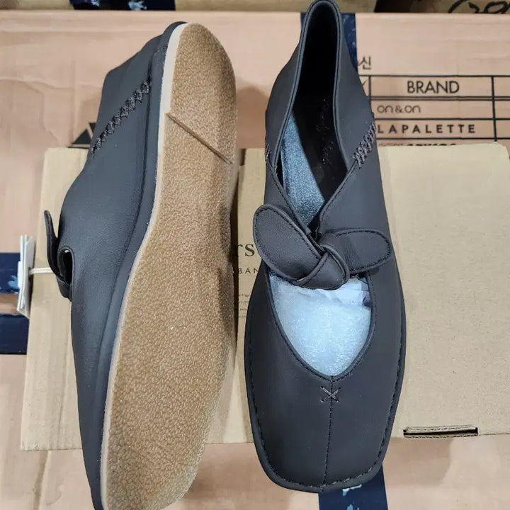[BUNJANG] Thursday Island Mary Jane Shoes / 써스데이아일랜드 리본포인트스티치메리제인