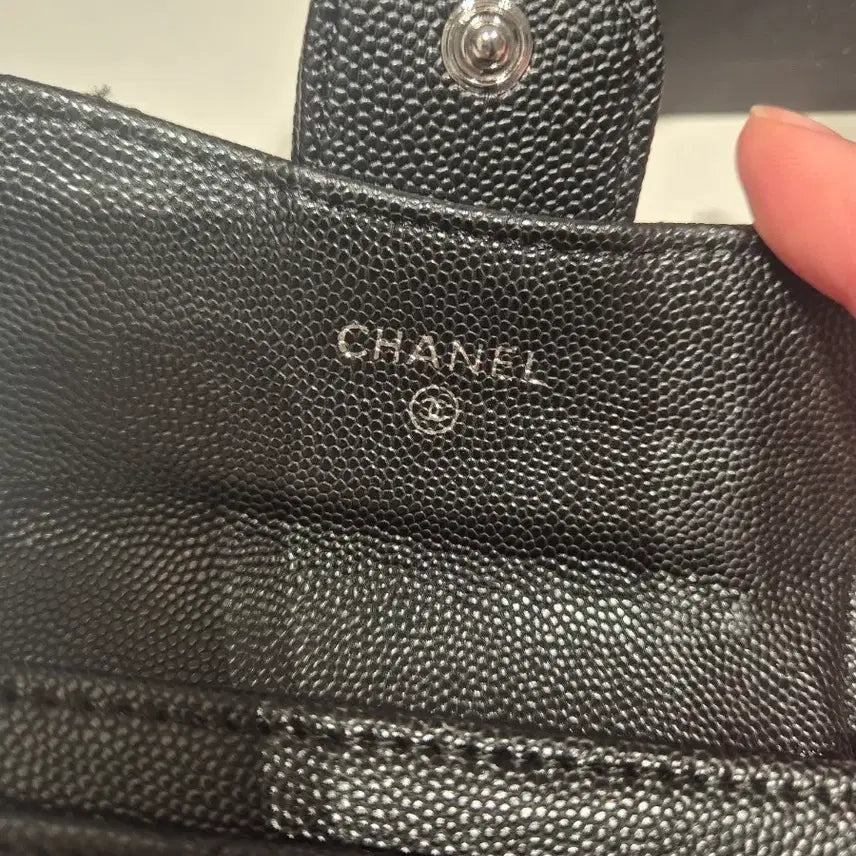 [BUNJANG] Clean Look Caviar Leather Wallet / 클똑 지갑 캐비어 은장 블랙