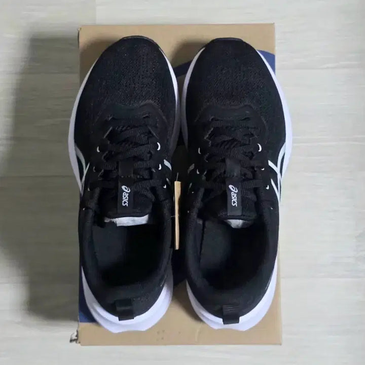 [BUNJANG] Asics Versablast 2 Sneakers (Black & White) 230mm / 아식스 운동화 230 [새상품]
