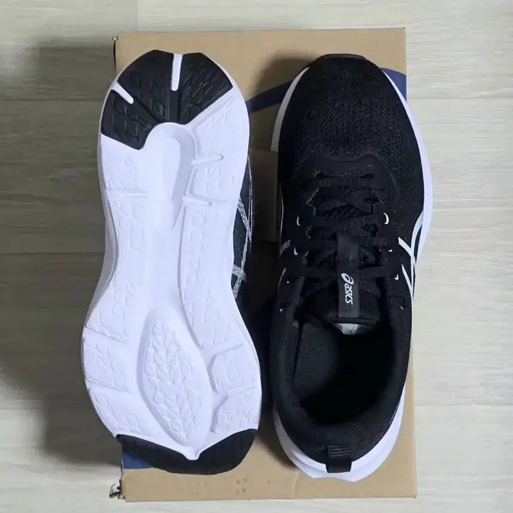 [BUNJANG] Asics Versablast 2 Sneakers (Black & White) 230mm / 아식스 운동화 230 [새상품]