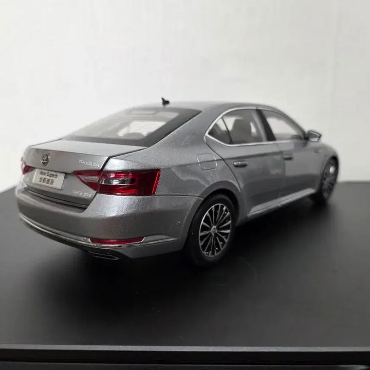 [BUNJANG] Skoda Superb Diecast Model Car / 1:18 스코다 수퍼브 다이캐스트