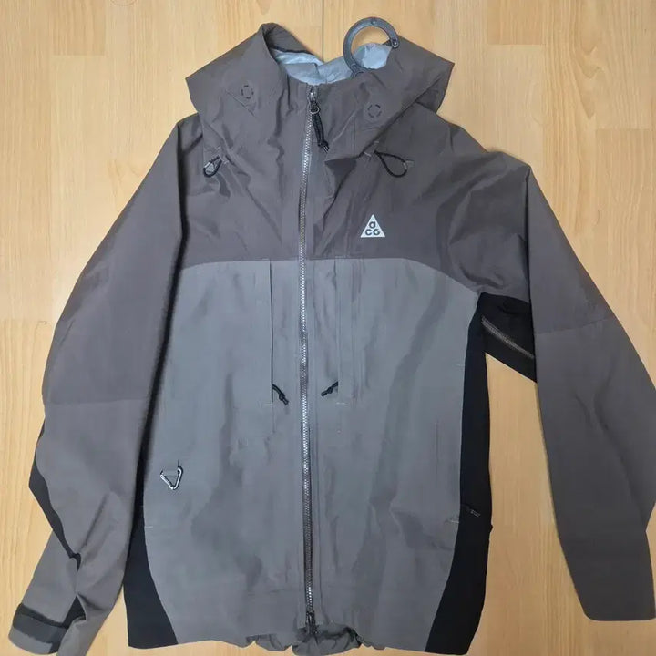 [BUNJANG] Nike ACG Misery Ridge GORE-TEX Jacket Ironstone Olive Grey / 나이키 ACG 미저리 릿지 고어텍스 재킷 아이언스톤 올리브 그레이