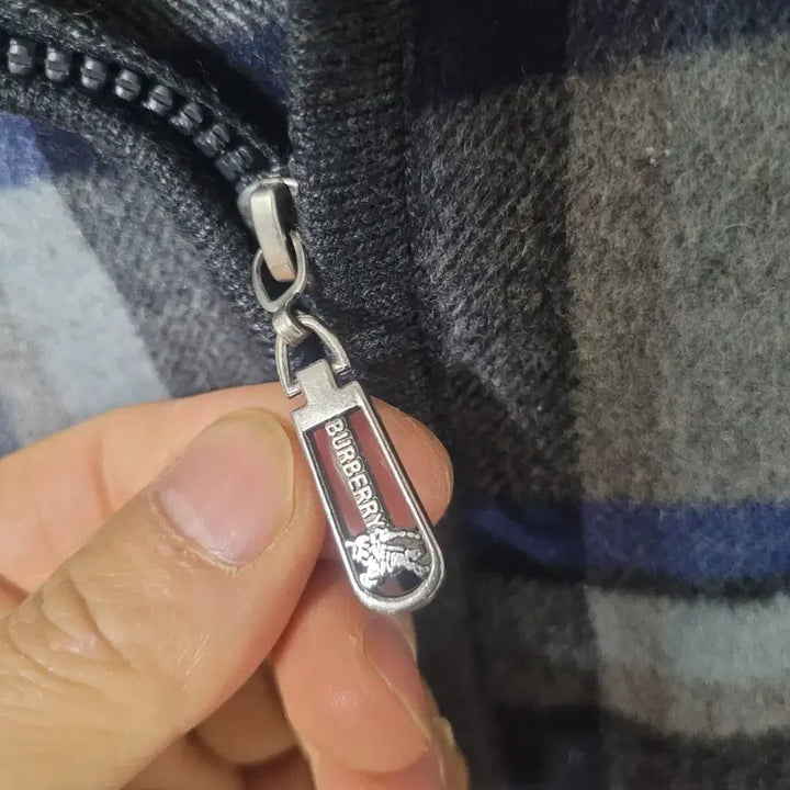 [BUNJANG] Burberry Check Pattern Wool Knit Zip-up Cardigan / 버버리 체크 패턴 울 니트 집업 가디건
