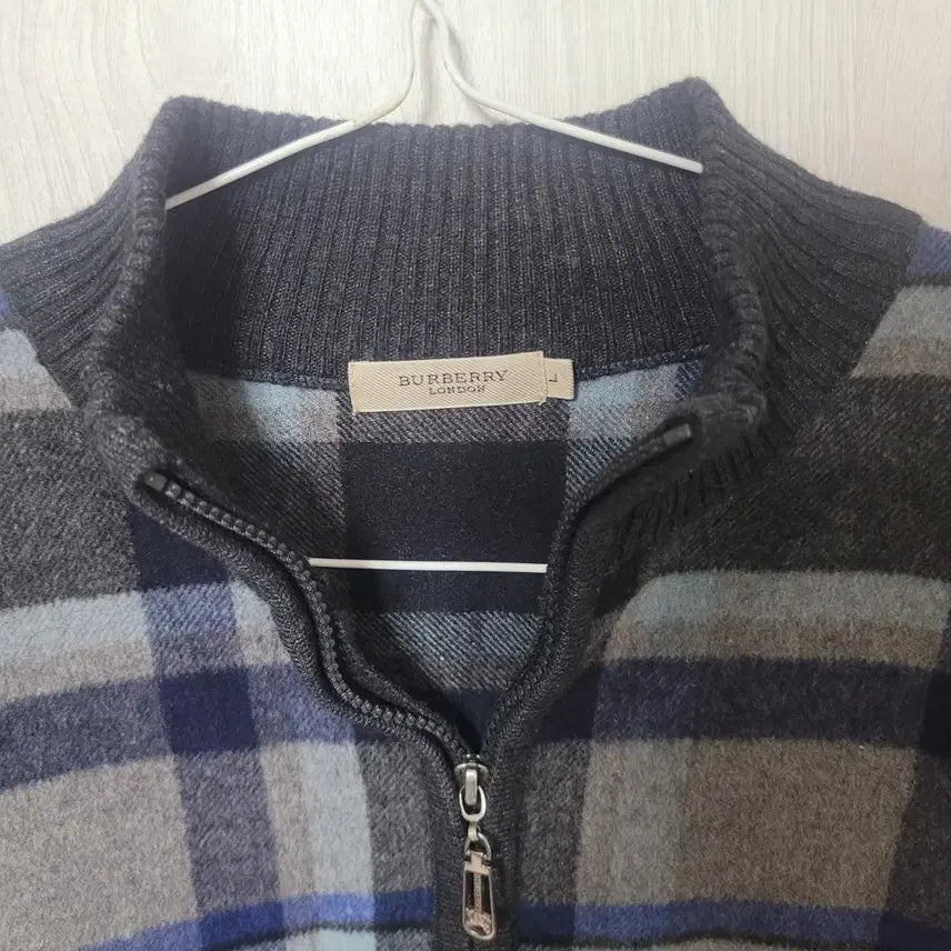 [BUNJANG] Burberry Check Pattern Wool Knit Zip-up Cardigan / 버버리 체크 패턴 울 니트 집업 가디건