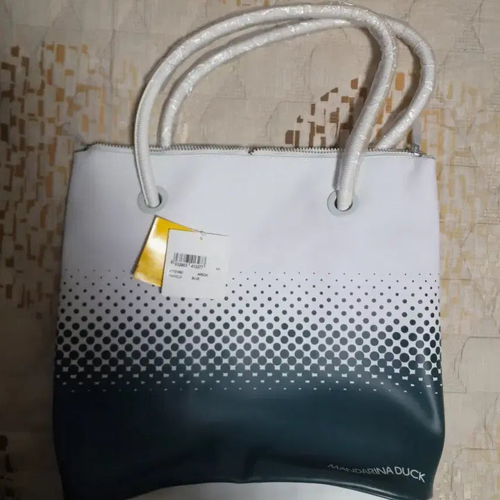 [BUNJANG] Mandarin Duck White/Blue Gradient Tote Bag / 만다리나덕 화이트/블루 그라데이션 토트백