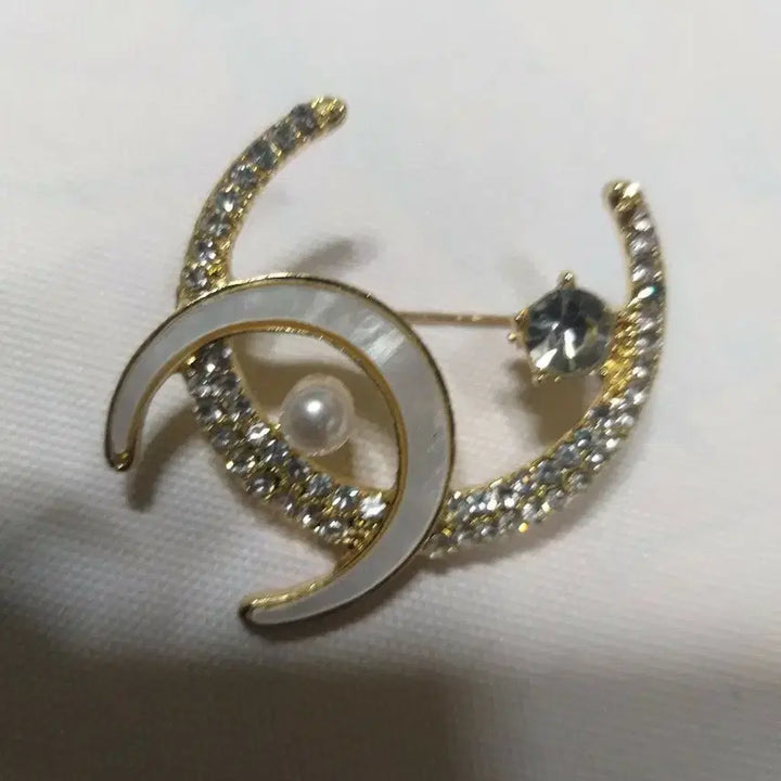 [BUNJANG] Moon Cubic Brooch / 달 모양 큐빅 브로치
