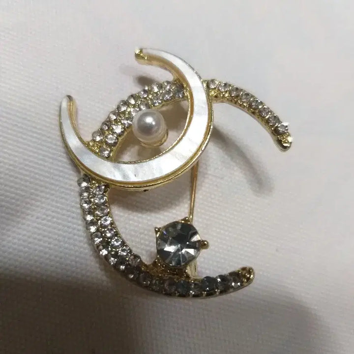 [BUNJANG] Moon Cubic Brooch / 달 모양 큐빅 브로치