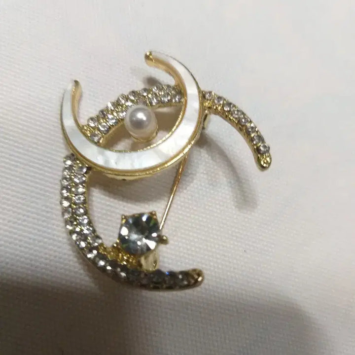 [BUNJANG] Moon Cubic Brooch / 달 모양 큐빅 브로치
