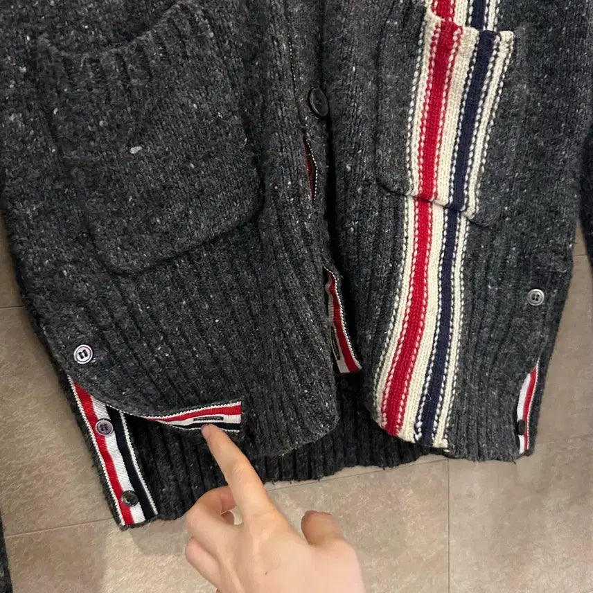 [SOLD OUT] 톰브라운 4-바 스트라이프 울 가디건