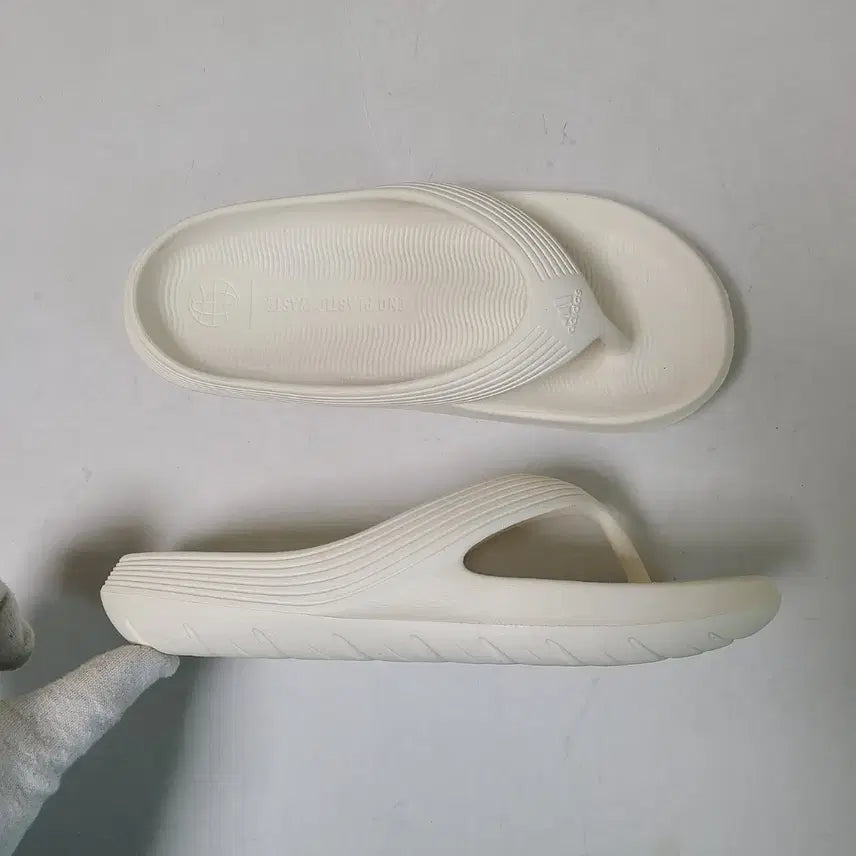 [BUNJANG] Adidas Flip-Flops (255mm) / (무료배송) 255mm 아디다스 쪼리