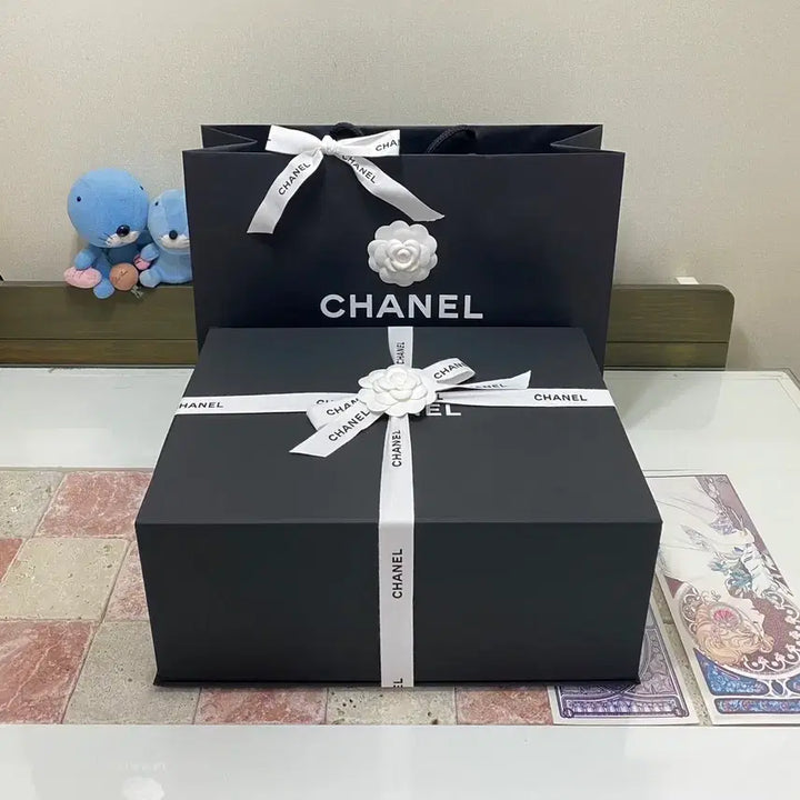 [BUNJANG] Chanel Magnetic Box Set with Ribbon, Camellia, and Shopping Bag / 샤넬 자석박스(37.5x28.5x15.5)+리본+까멜리아+쇼핑백
