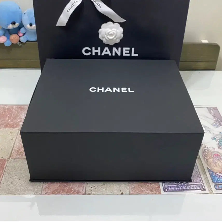 [BUNJANG] Chanel Magnetic Box Set with Ribbon, Camellia, and Shopping Bag / 샤넬 자석박스(37.5x28.5x15.5)+리본+까멜리아+쇼핑백