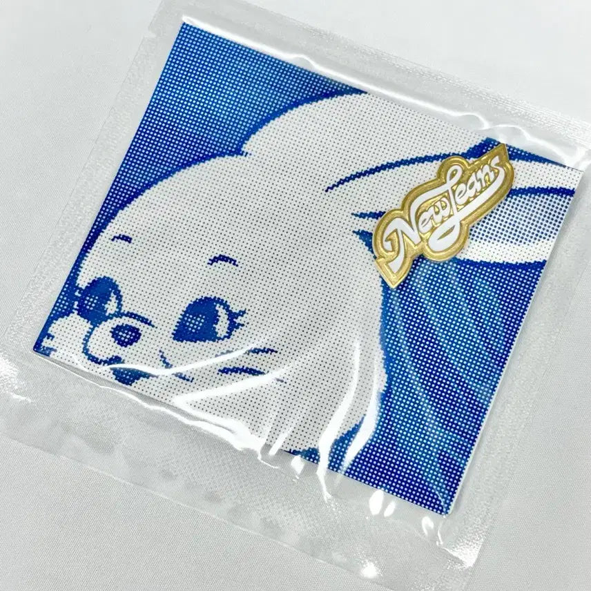[BUNJANG] NewJeans Badge The Hyundai Pop-up / (미개봉) 뉴진스 뱃지 더현대 팝업 newjeans