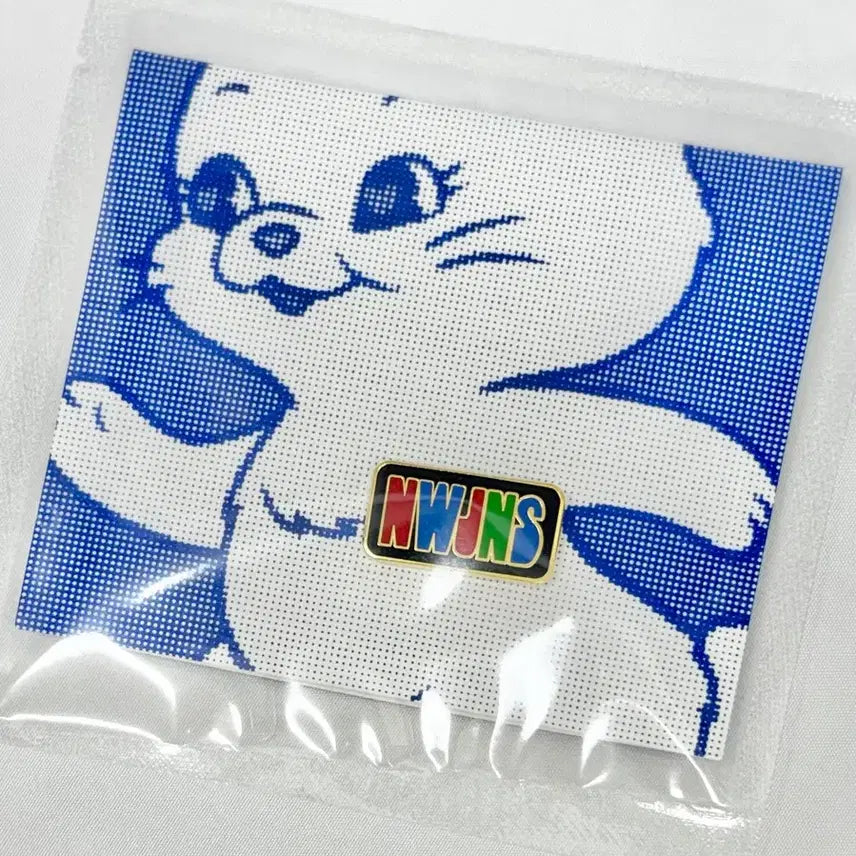 [BUNJANG] NewJeans Badge The Hyundai Pop-up / (미개봉) 뉴진스 뱃지 더현대 팝업 newjeans