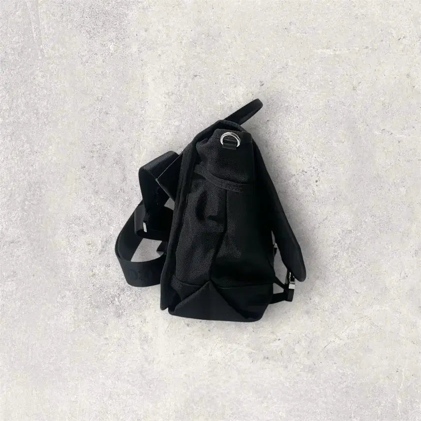 [BUNJANG] Lacoste KOME Messenger Bag (B294) / 라코스테 KOME(코메) 메신저백(B294)