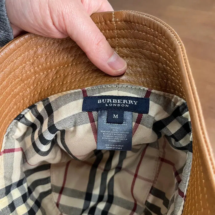 [BUNJANG] Burberry Leather Bucket Hat (M) / 버버리 레더 버킷햇 M