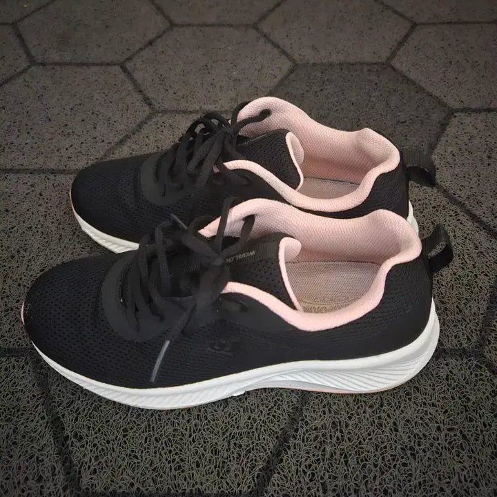 [BUNJANG] World Cup Runner Cushioning Sneakers / 월드컵 운동화 러너쿠셔닝 250 블랙핑크 무료배송