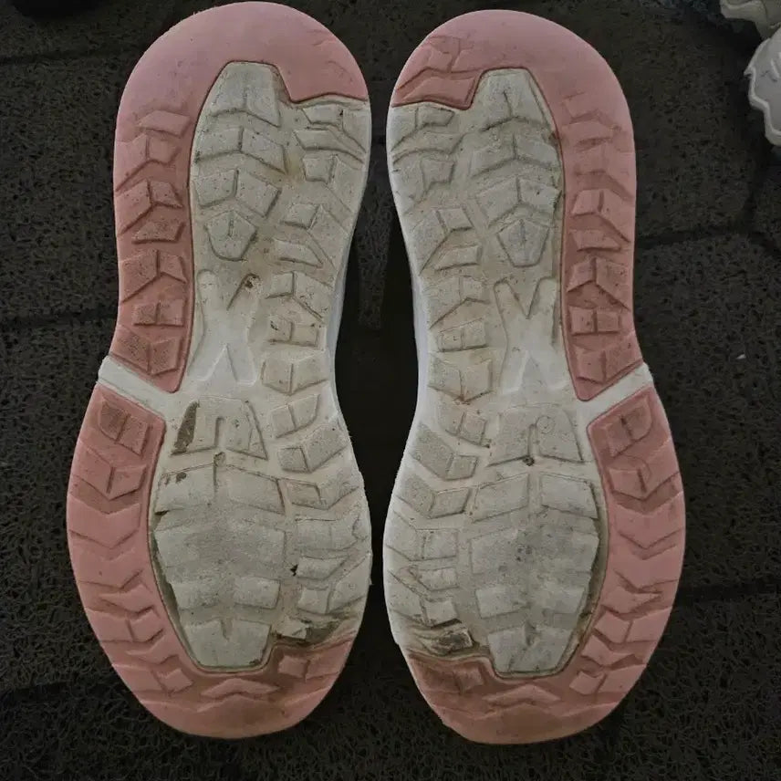[BUNJANG] World Cup Runner Cushioning Sneakers / 월드컵 운동화 러너쿠셔닝 250 블랙핑크 무료배송