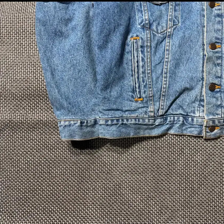 [SOLD OUT] 80s 빈티지 리바이스 트러커 자켓 3세대 L 나바호 블랭킷
